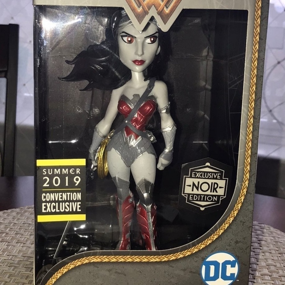 DC Wonder Woman NOIR Limited 2019